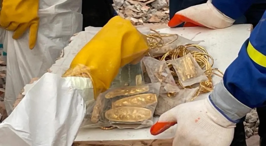 Tim thay 20 kg vang trong dong do nat sau tran dong dat o Myanmar hinh anh