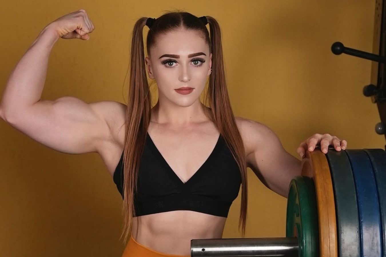 'Bup be co bap' nguoi Nga co bap tay hon 40 cm hinh anh