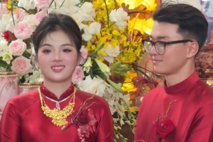 Co dau mien Tay nhan cua hoi mon 'khung', doc la o dam cuoi hinh anh