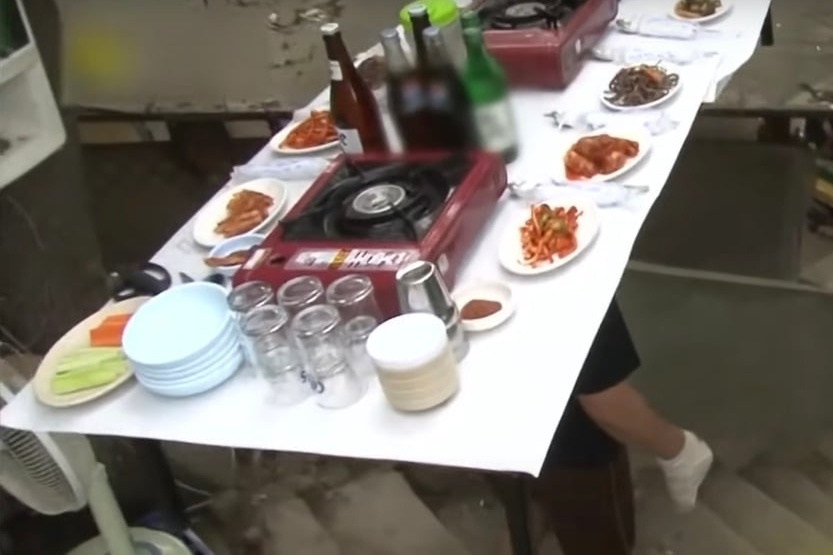 doi ban an len dau anh 1