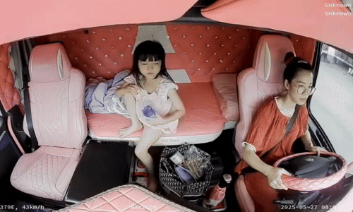 Mẹ đơn thân lái xe tải 30 tấn, đưa con theo suốt 8 năm
