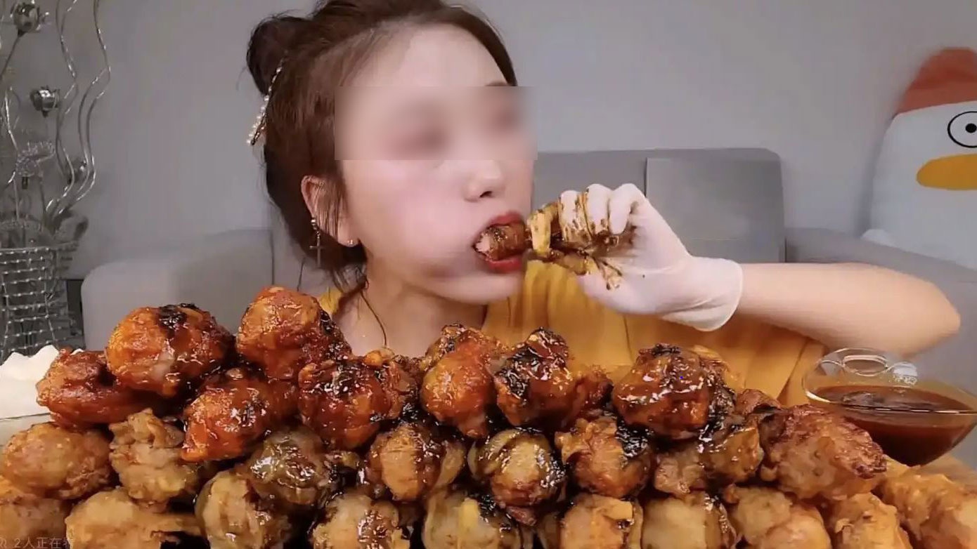 Streamer 'an thung uong vai' Trung Quoc tra gia hinh anh