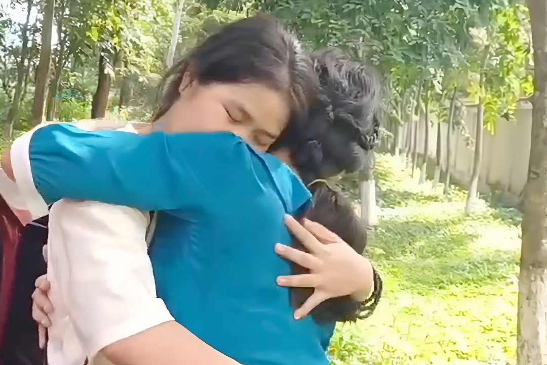 Co gai 18 tuoi deo bang di tim me suot 3 thang giua TP.HCM, vo oa khi doan tu hinh anh
