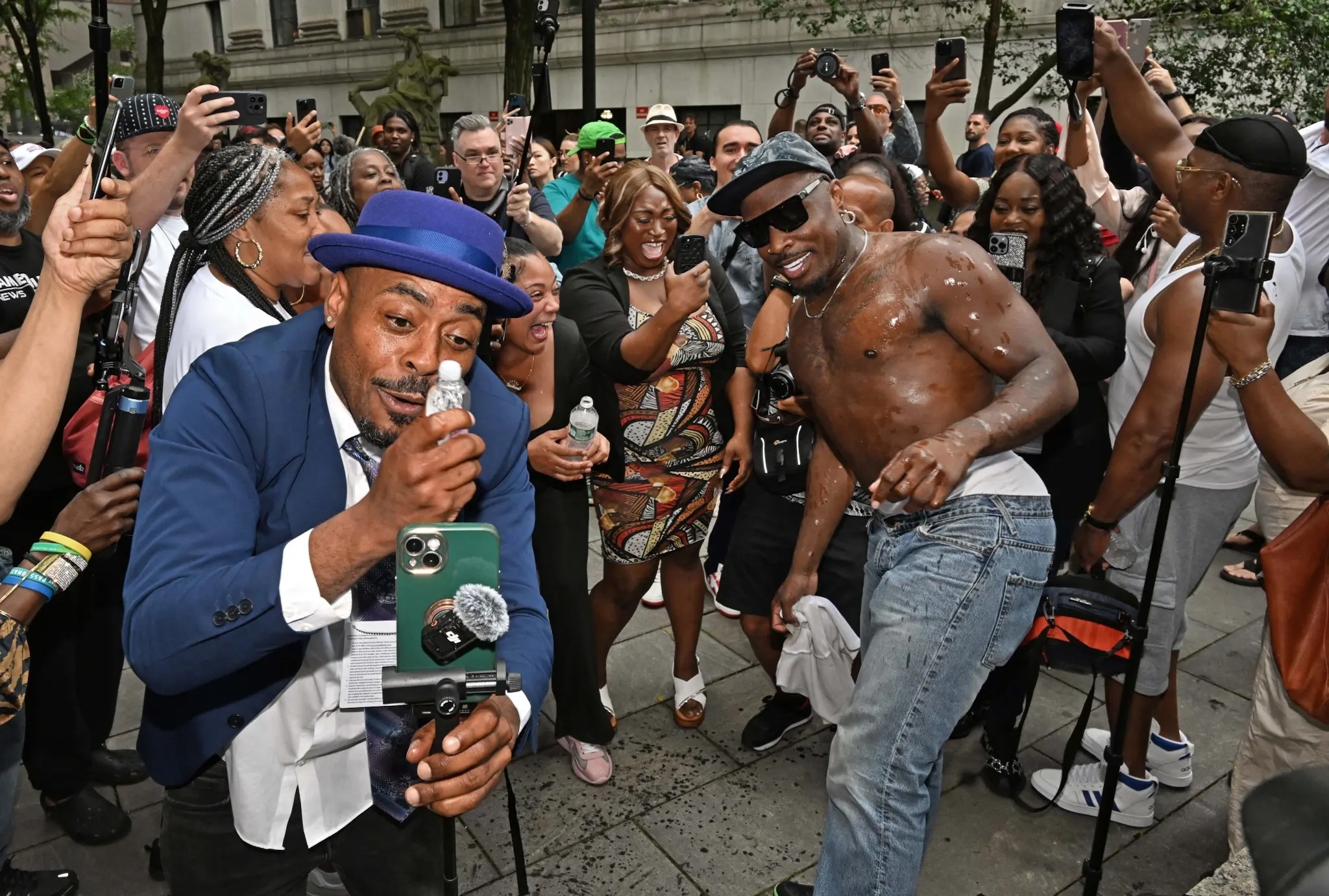 Canh tuong gay soc khi Diddy duoc tuyen trang an toi buon ban tinh duc hinh anh