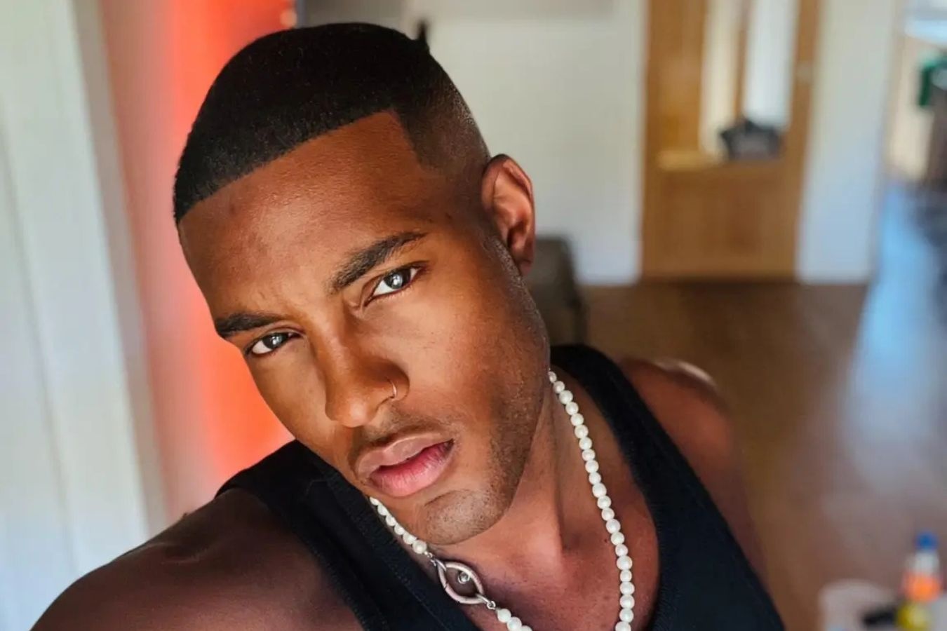 'Vua Tinder' het thoi hinh anh