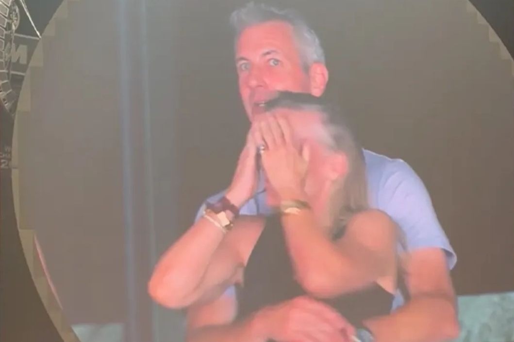 Doan ket cay dang cua cap doi bi bat qua tang ngoai tinh o concert hinh anh