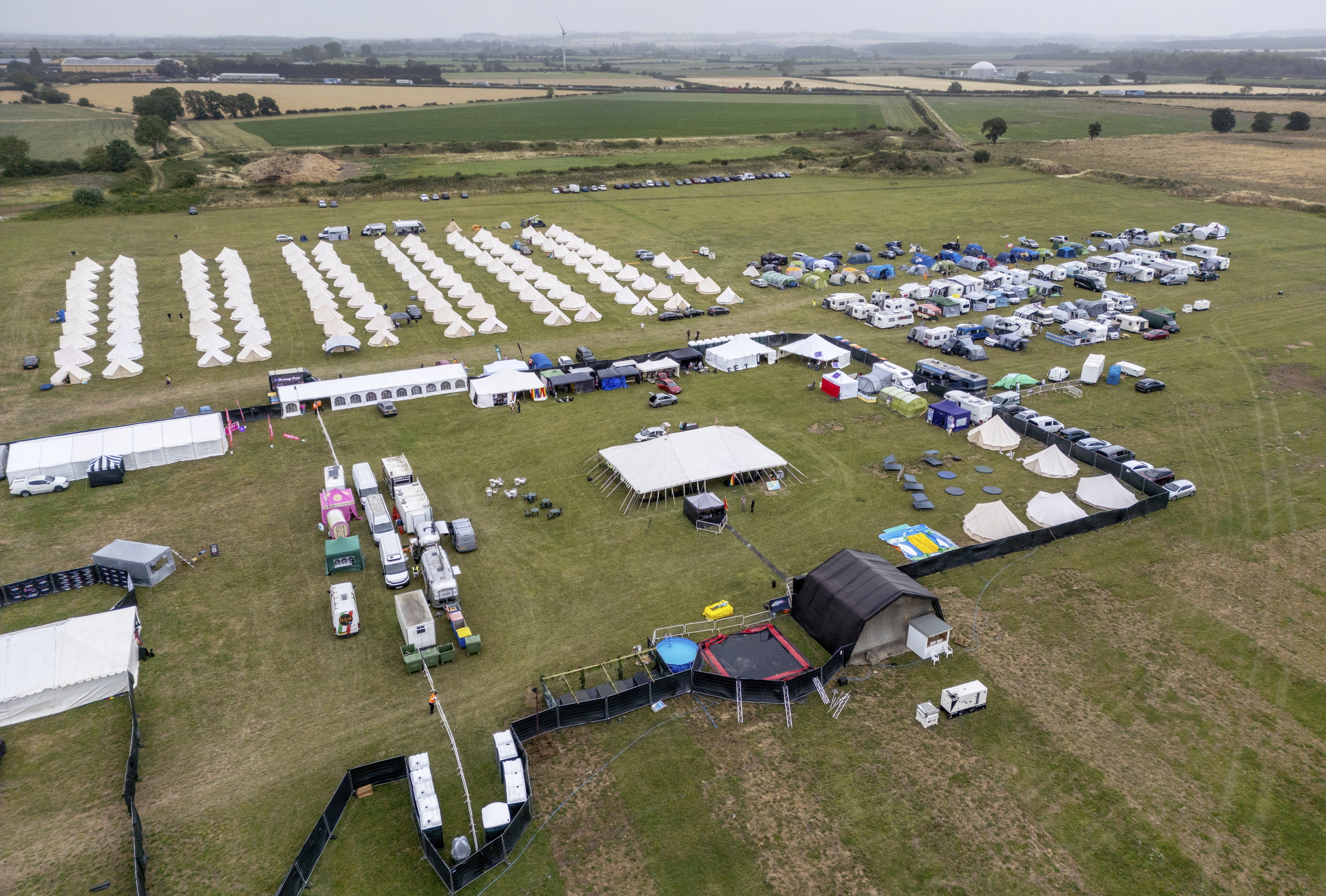 Ben trong le hoi tinh duc Anh bi phan doi vi tieng on 'nhay cam' hinh anh