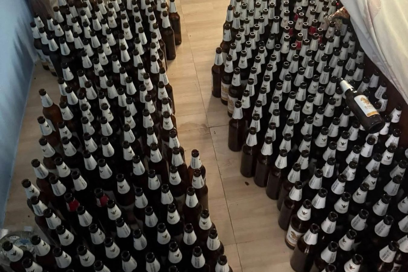 Tu vong sau mot thang 'uong bia thay com' o Thai Lan hinh anh