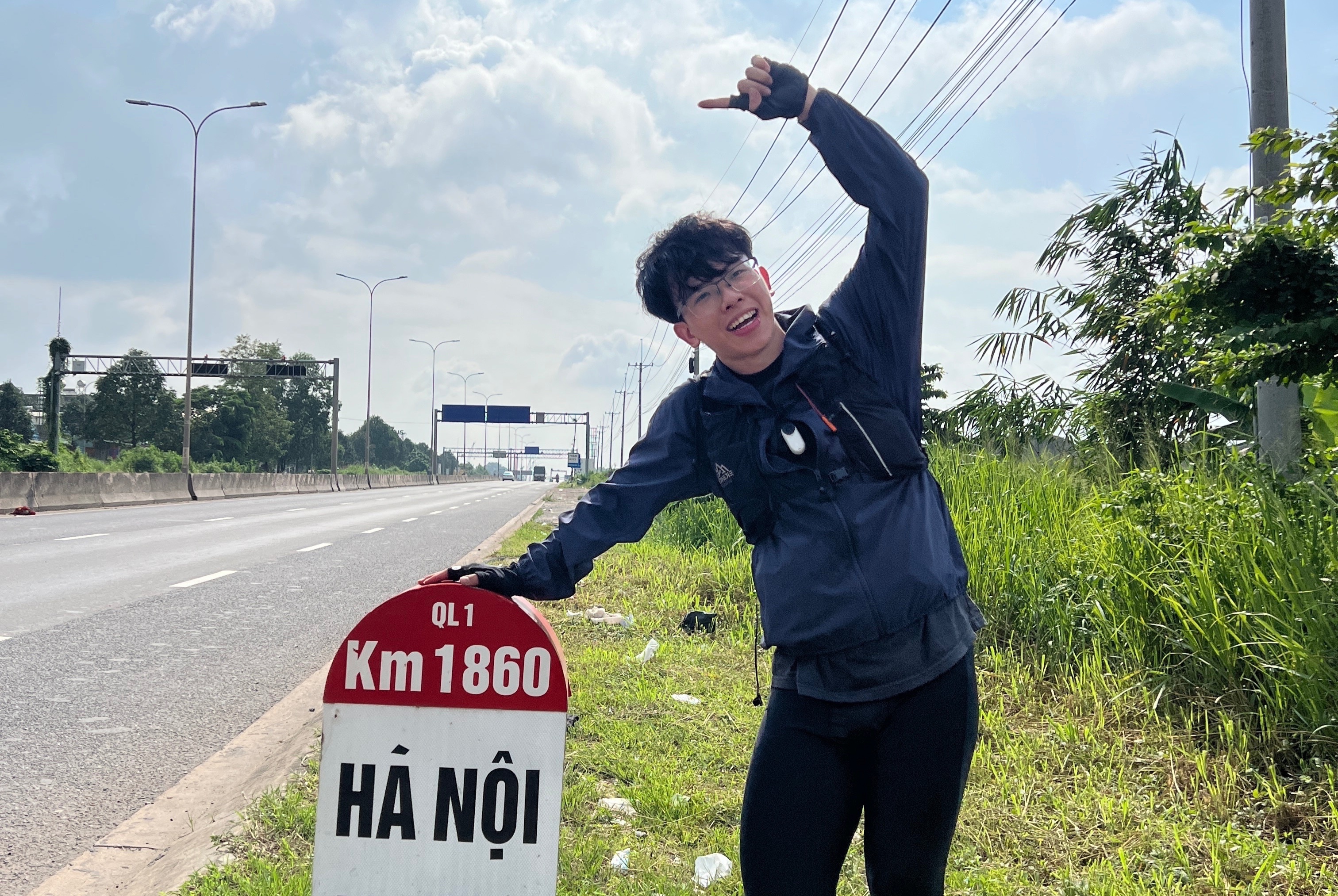 Dap xe 1.700 km tu TP.HCM ra Ha Noi xem dieu binh 2/9 hinh anh