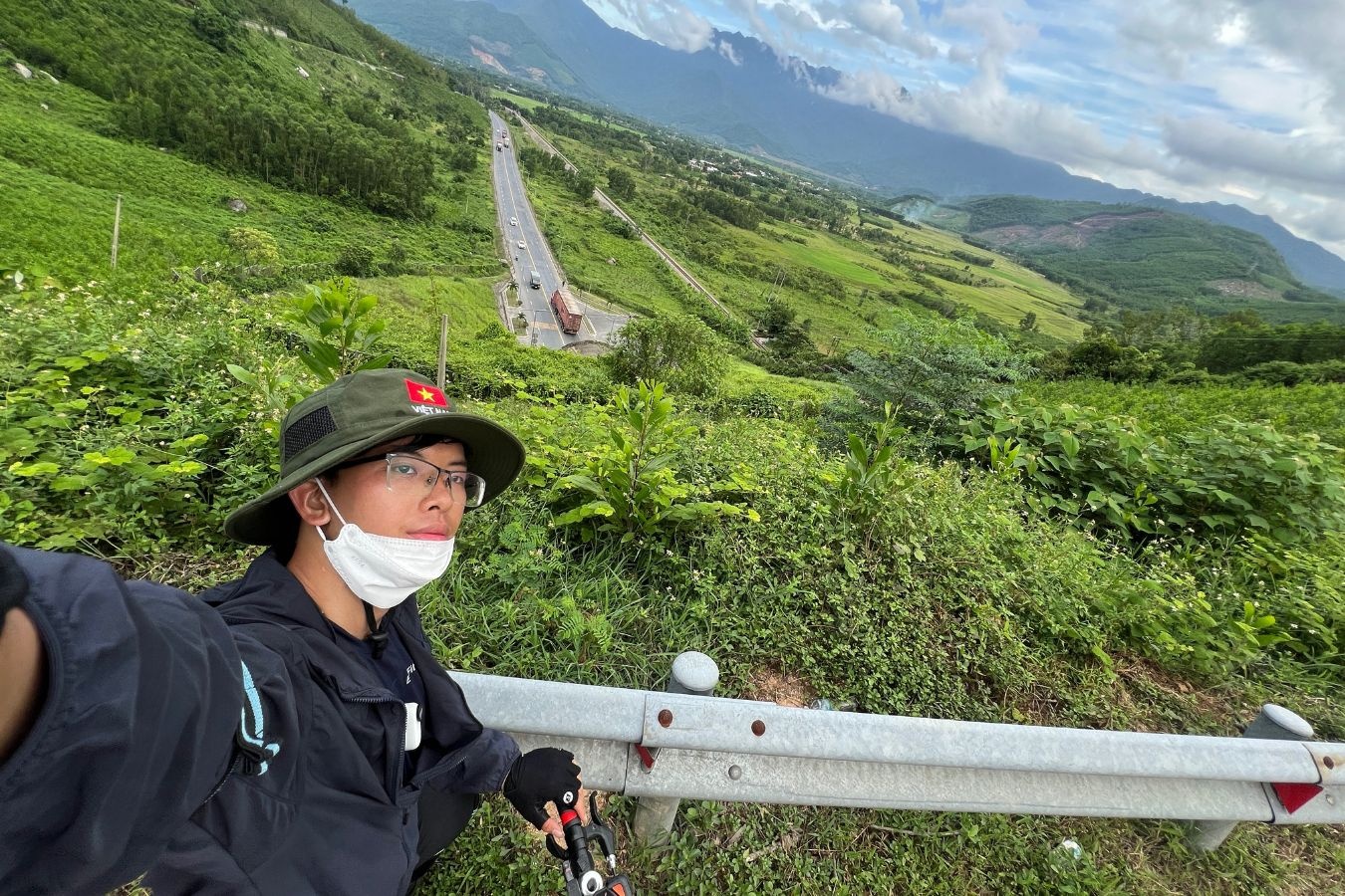 10X dap xe tu TP.HCM ra Ha Noi de xem dieu binh ngay 2/9 hinh anh