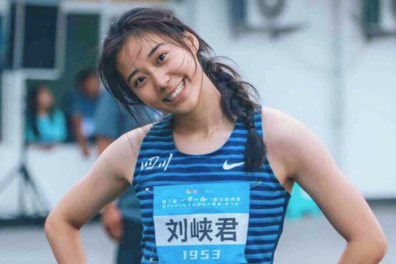 Diem thi let det, 'hot girl dien kinh' van do dai hoc top 1 Trung Quoc hinh anh