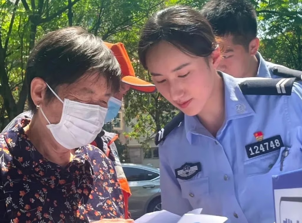 nu canh sat xinh dep anh 1