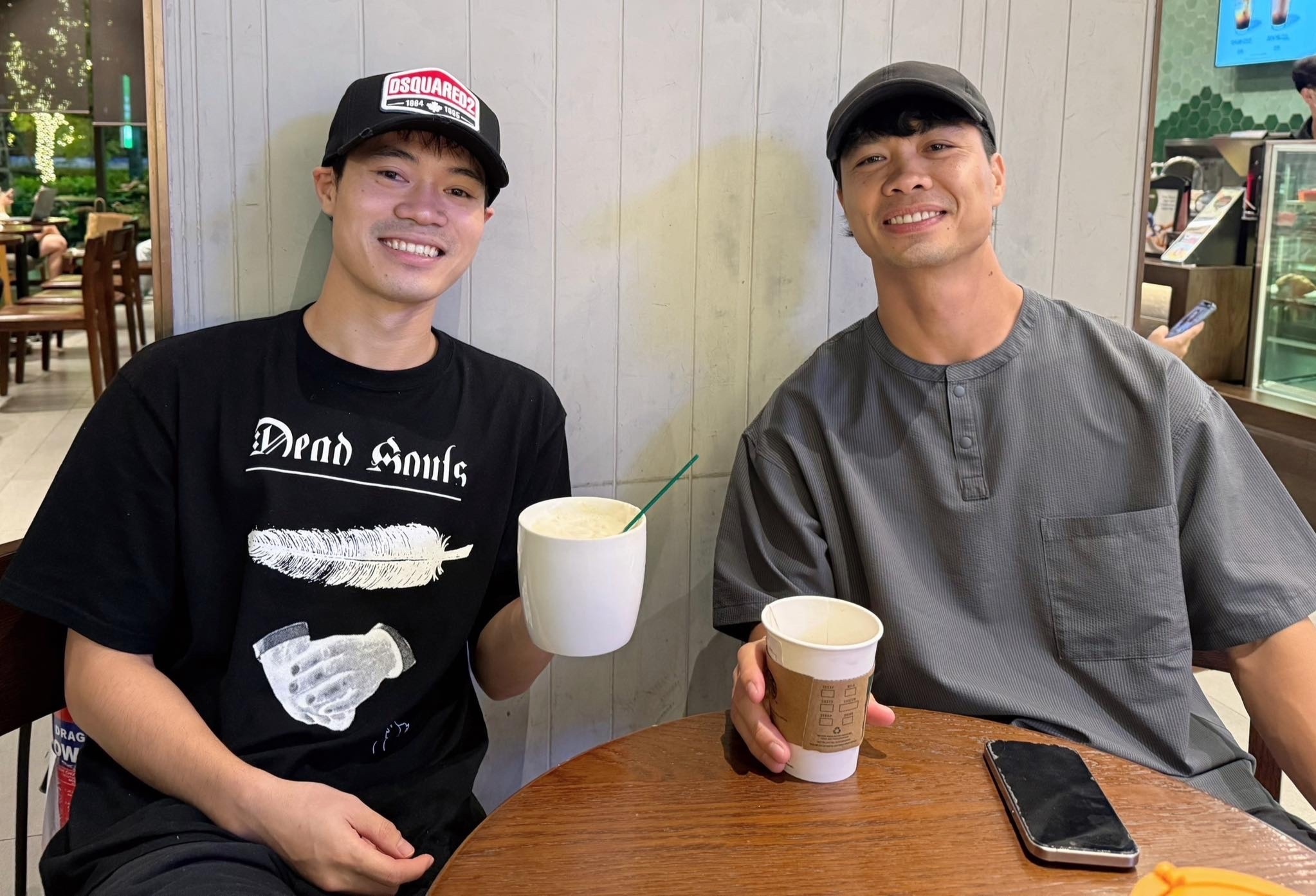 Van Toan ve nha sau phau thuat, 'lay loi' nhan dong doi hinh anh
