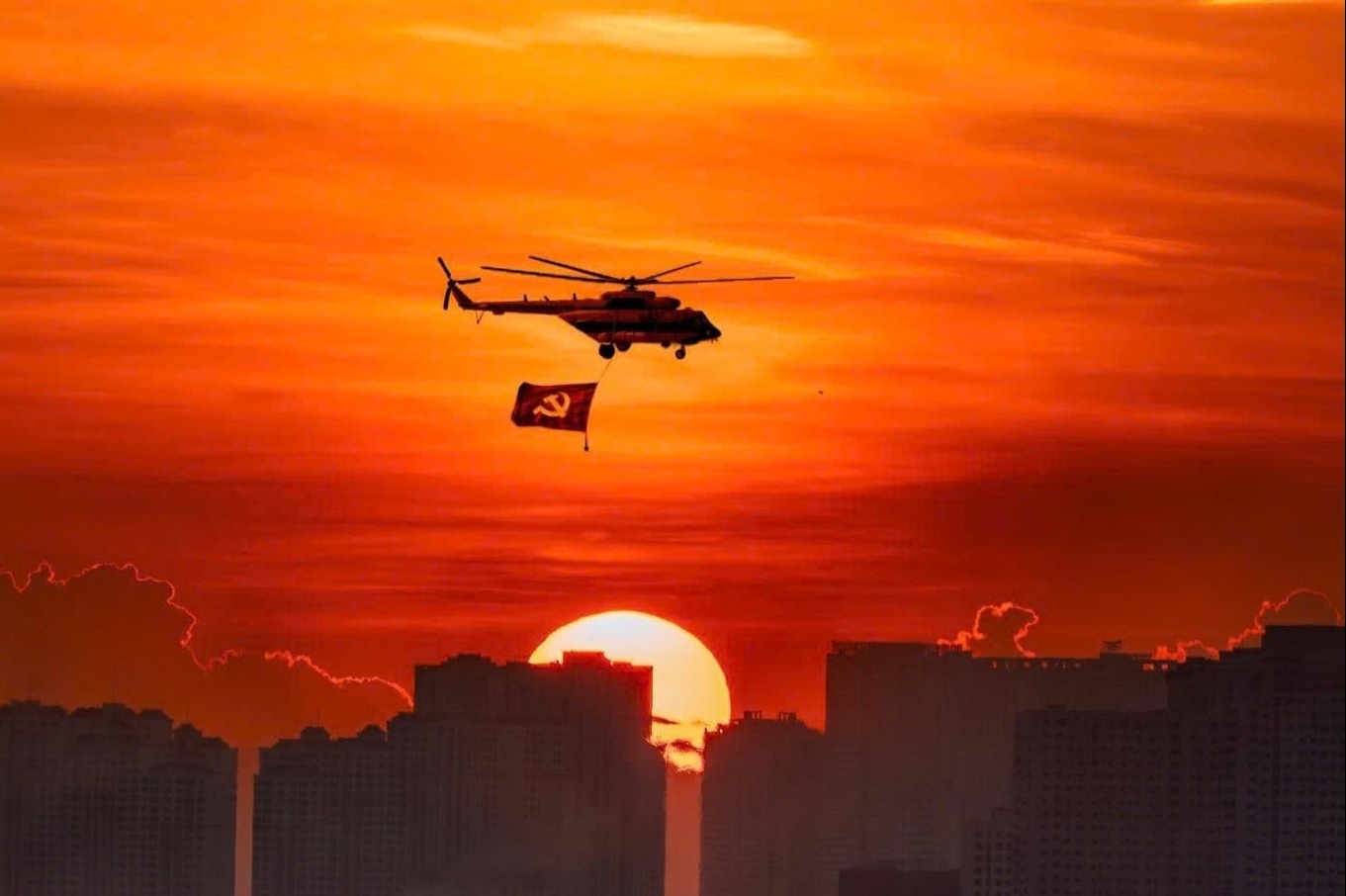 Thuc hu buc anh truc thang keo co 'tuyet doi dien anh' viral khap MXH hinh anh