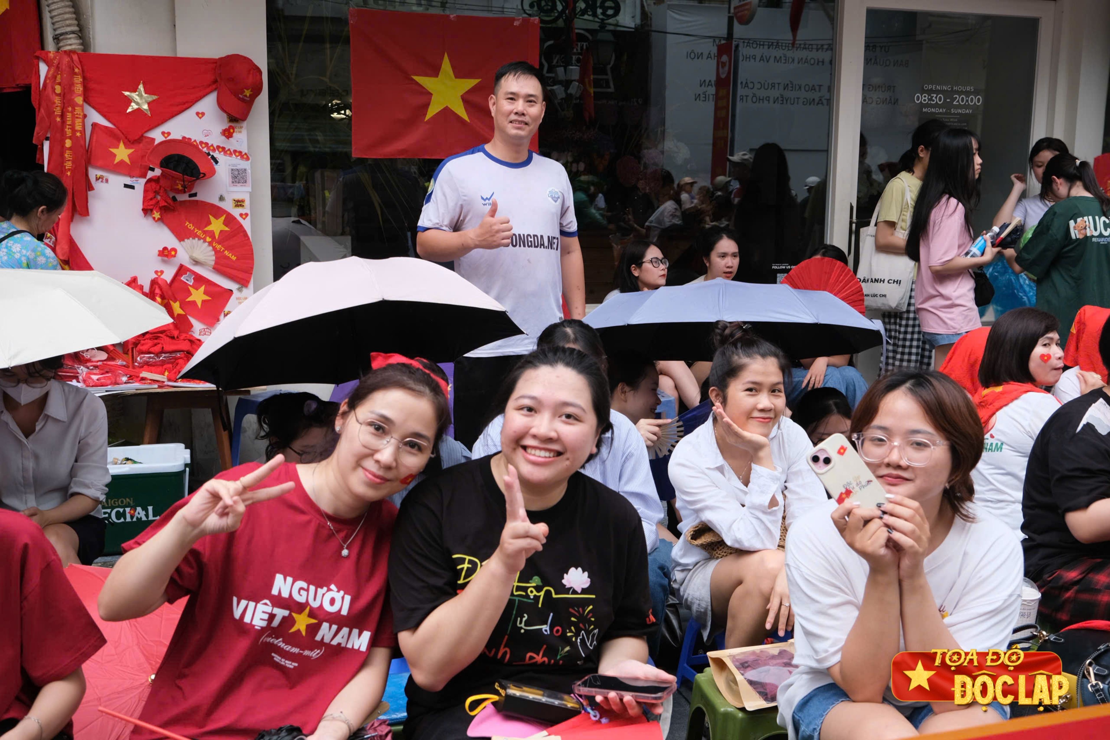 ngồi diễu binh miễn phí ảnh 2 ngoi dieu binh mien phi anh 2