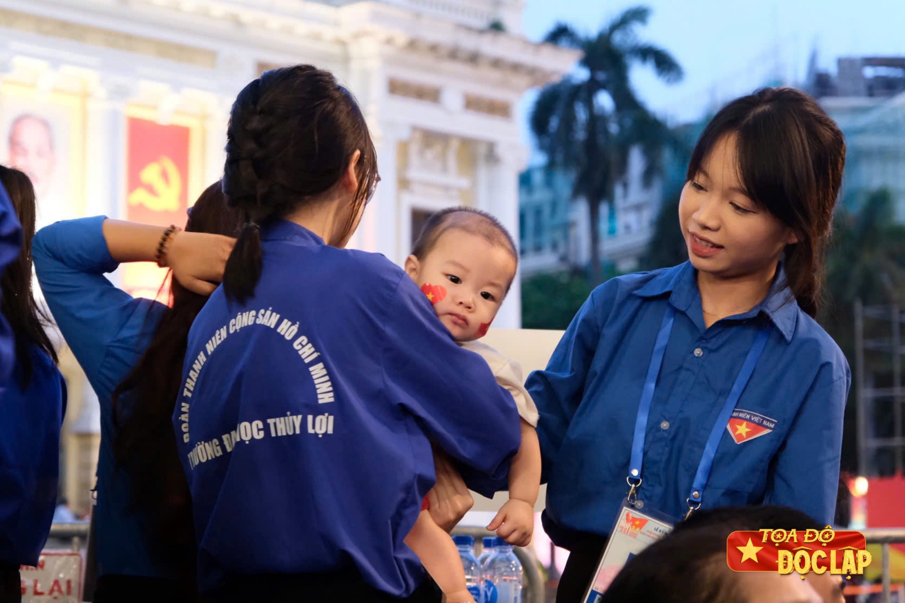 ngồi diễu binh miễn phí ảnh 5 ngoi dieu binh mien phi anh 5