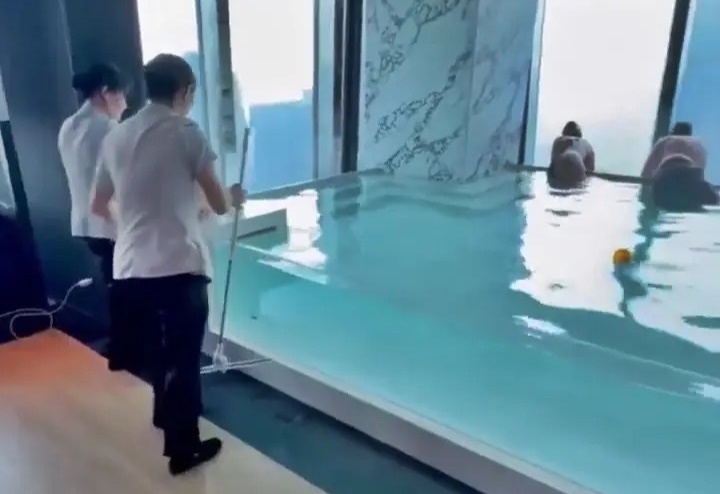 Lam 'be vo cuc' tang 50, du khach gay ngap khach san 5 sao Trung Quoc hinh anh