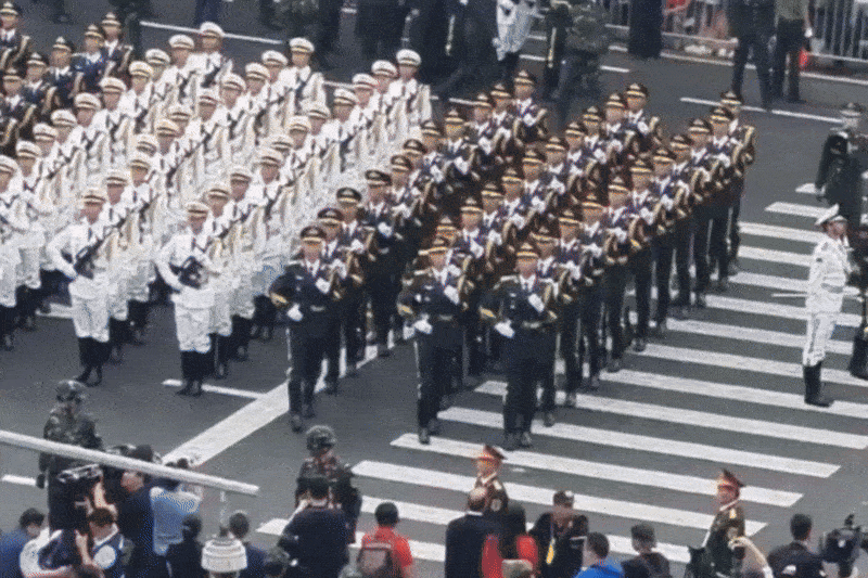 Man tach khoi gay tram tro cua doan quan nhan Trung Quoc hinh anh