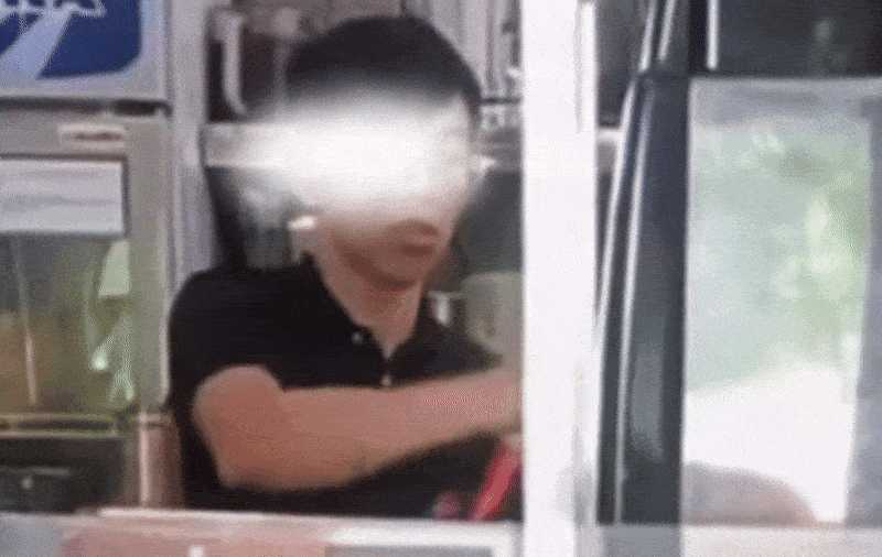 Quan ca phe TP.HCM bi phot quat nat shipper, liem ca phe lam cho khach hinh anh