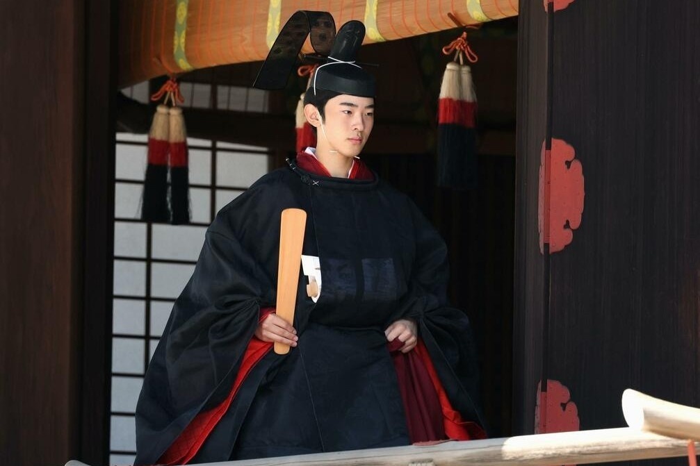 Khung hoang ke vi cua hoang that Nhat Ban hinh anh