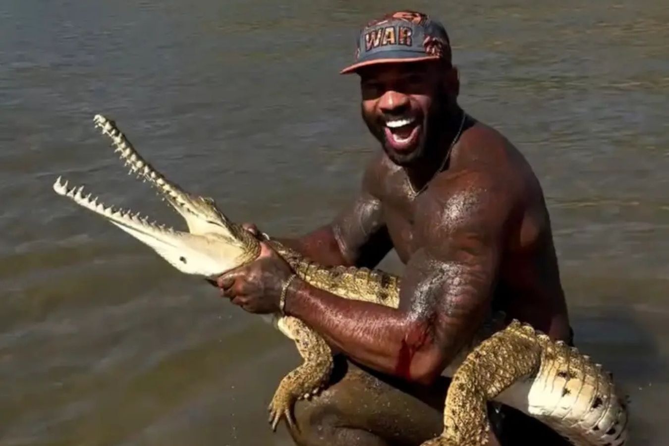 'Tarzan doi thuc' tra gia vi tay khong vat ca sau o Australia hinh anh