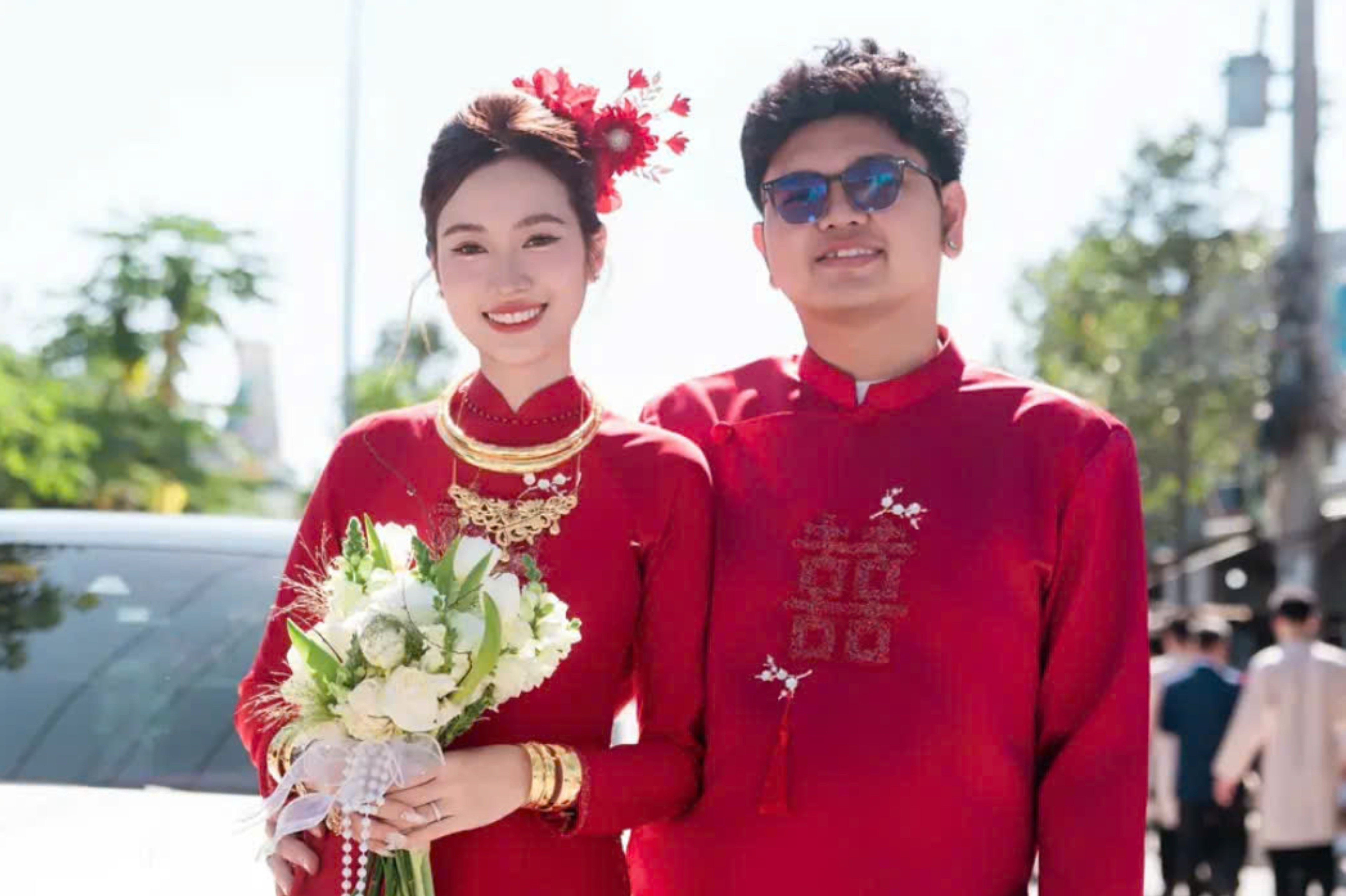 Me chong TP.HCM chi 1 ty dong tang qua con dau o dam cuoi hinh anh