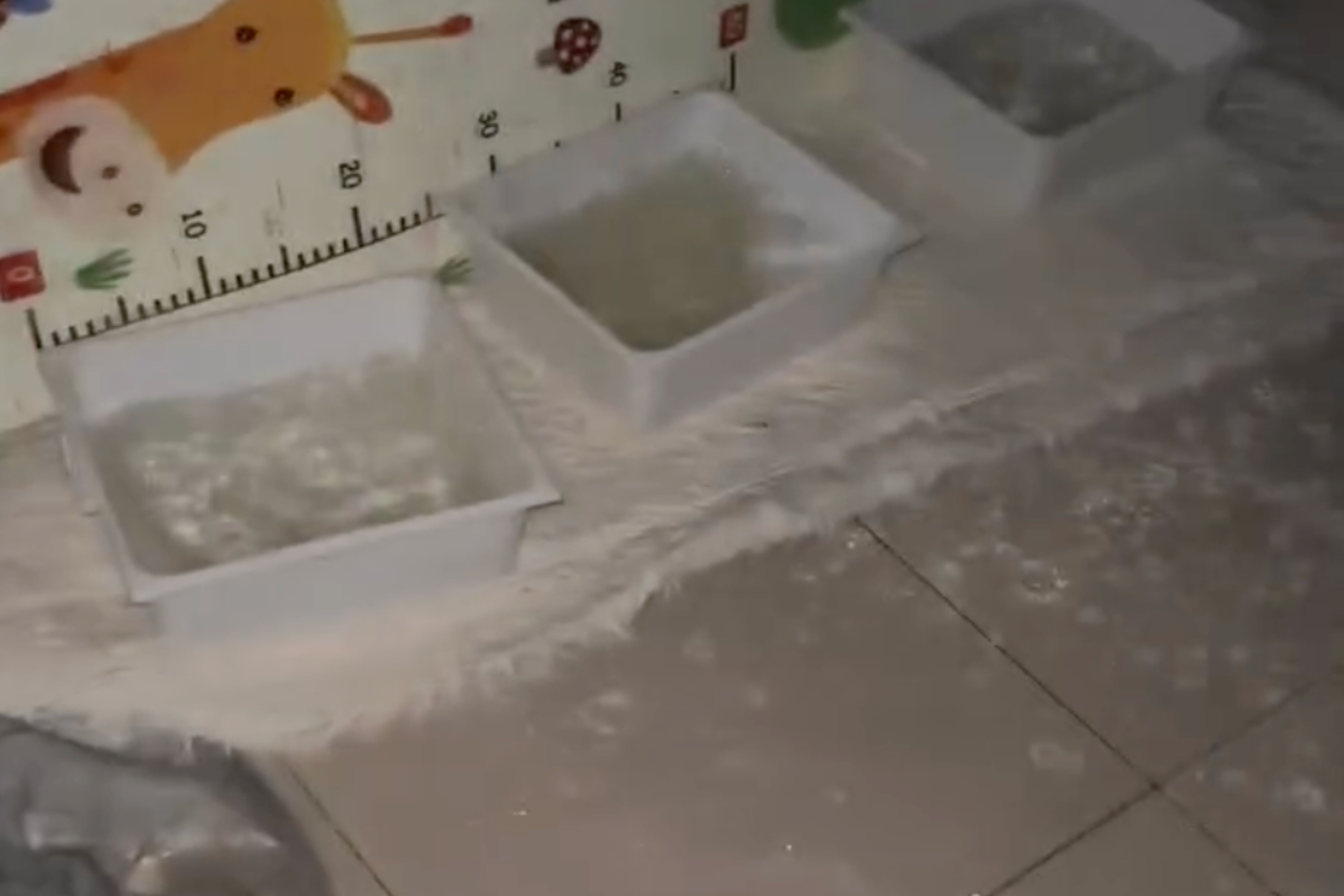 Canh nuoc tran vao nha nhu thac do o Nghe An hinh anh