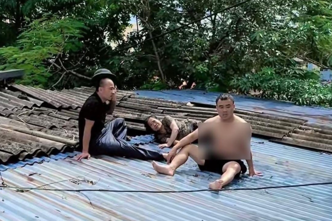 Chong mat, cu ba gao khoc trong can nha ngap den noc o Thai Nguyen hinh anh
