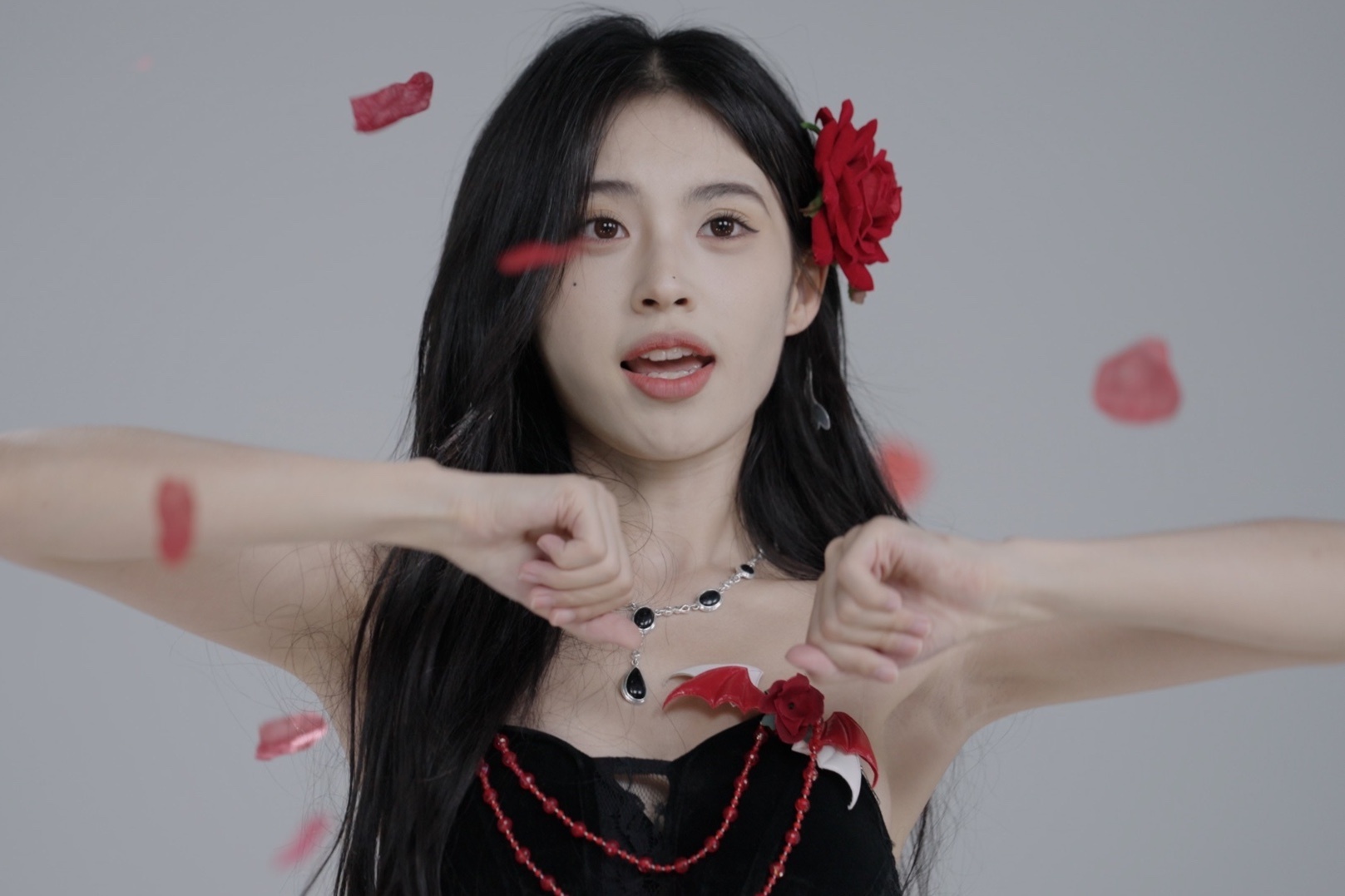 Goc toi cua nhung hot girl 'mua vui' tren livestream hinh anh