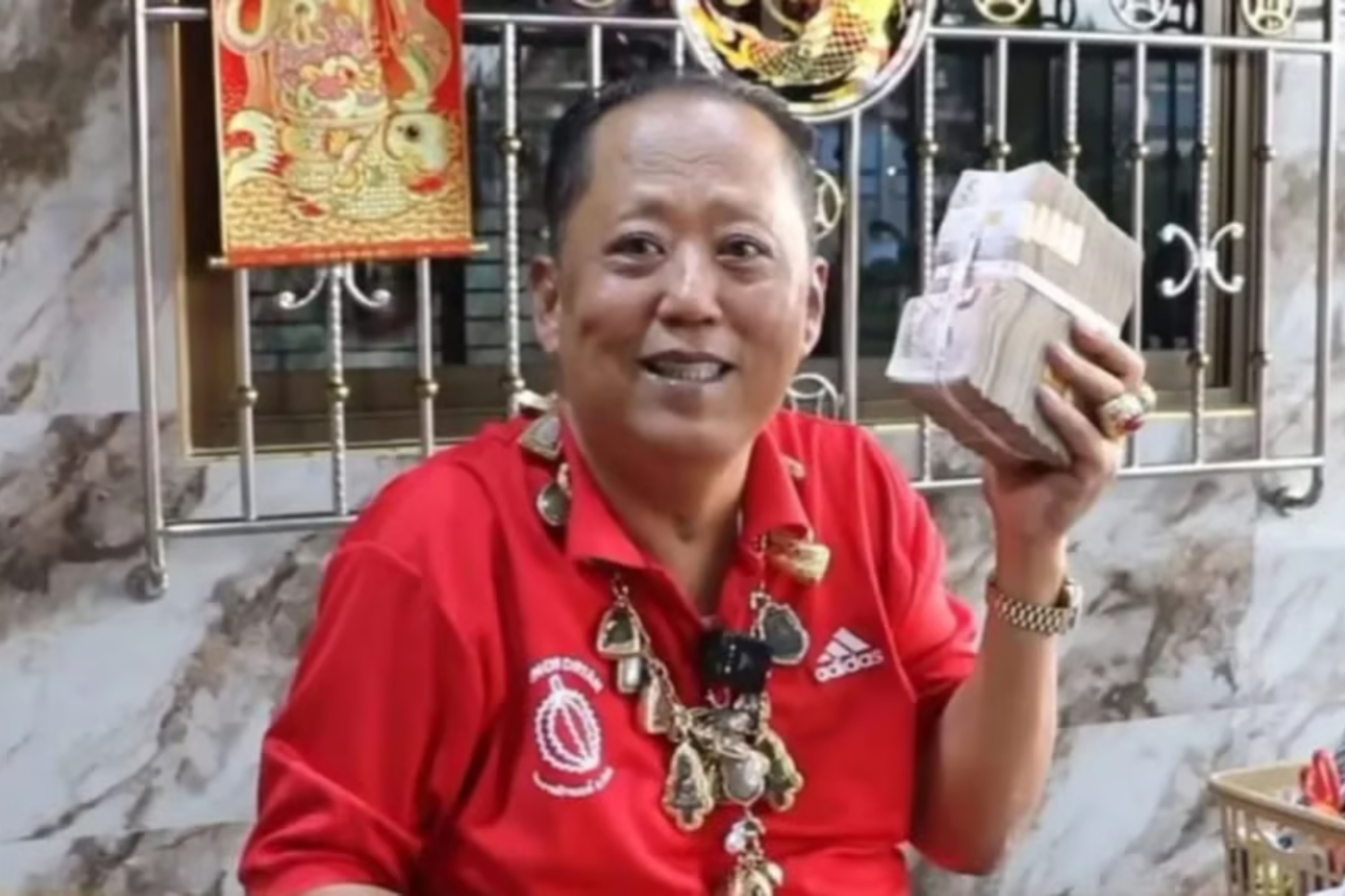 Dai gia sau rieng Thai Lan treo thuong ai tat 10 lan bo nhi con trai hinh anh