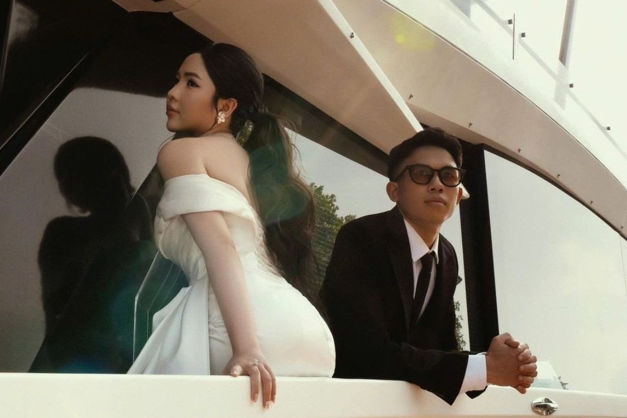 Anh cuoi tren du thuyen cua tien ve tuyen Viet Nam va co chu tiem vang hinh anh