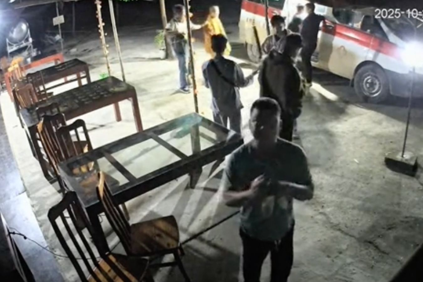 Loi cam on truoc camera cua doan tu thien gay sot hinh anh