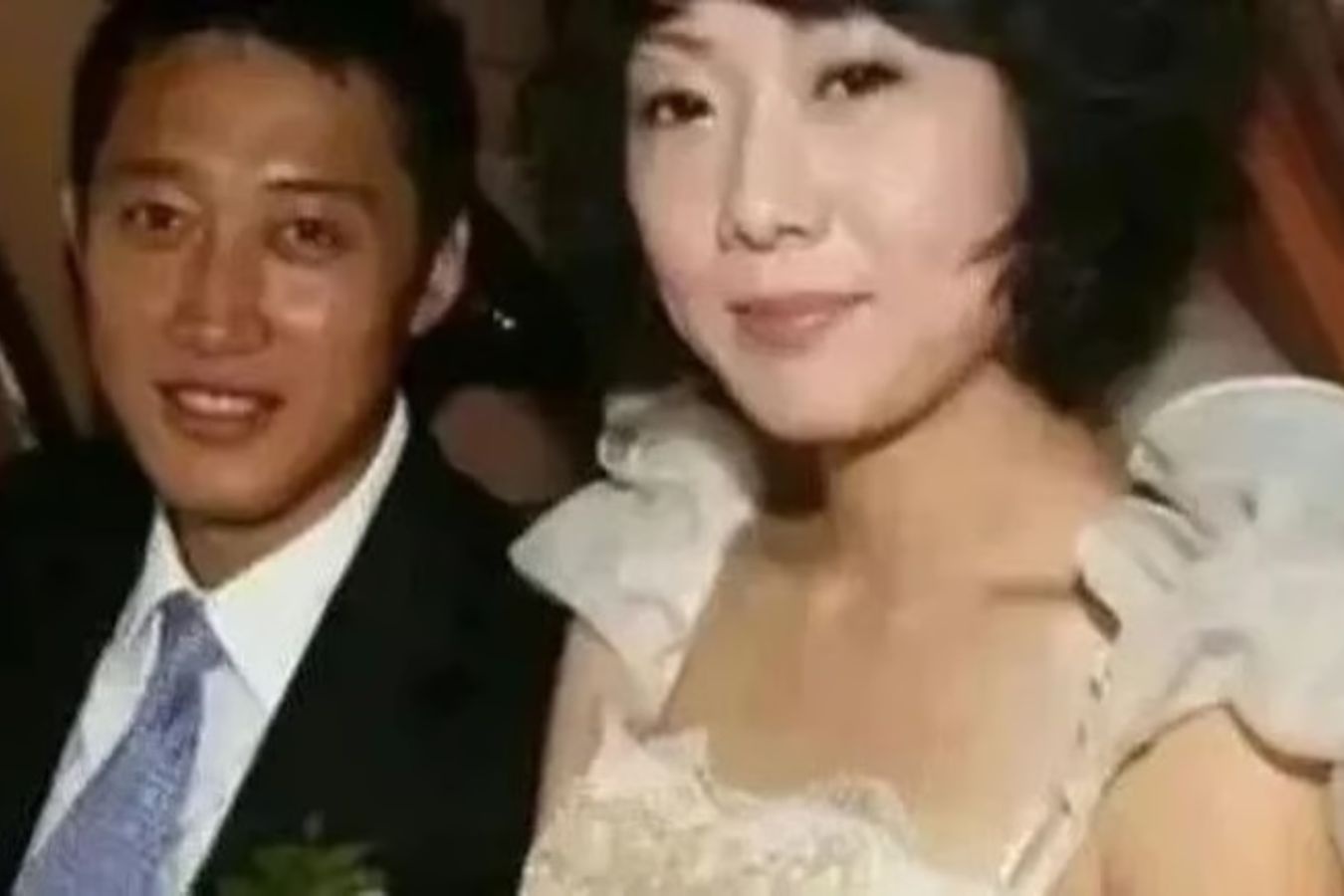 Co gai cuoi benh nhan ung thu de xin than sau 10 nam o Trung Quoc hinh anh