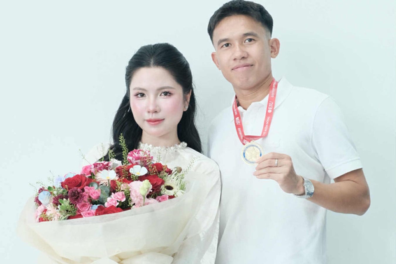 Tien ve tuyen Viet Nam sap cuoi 'co chu tiem vang' sau 7 nam yeu hinh anh