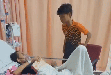 Cau be 15 tuoi tang em trai iPhone vai gio truoc khi qua doi hinh anh