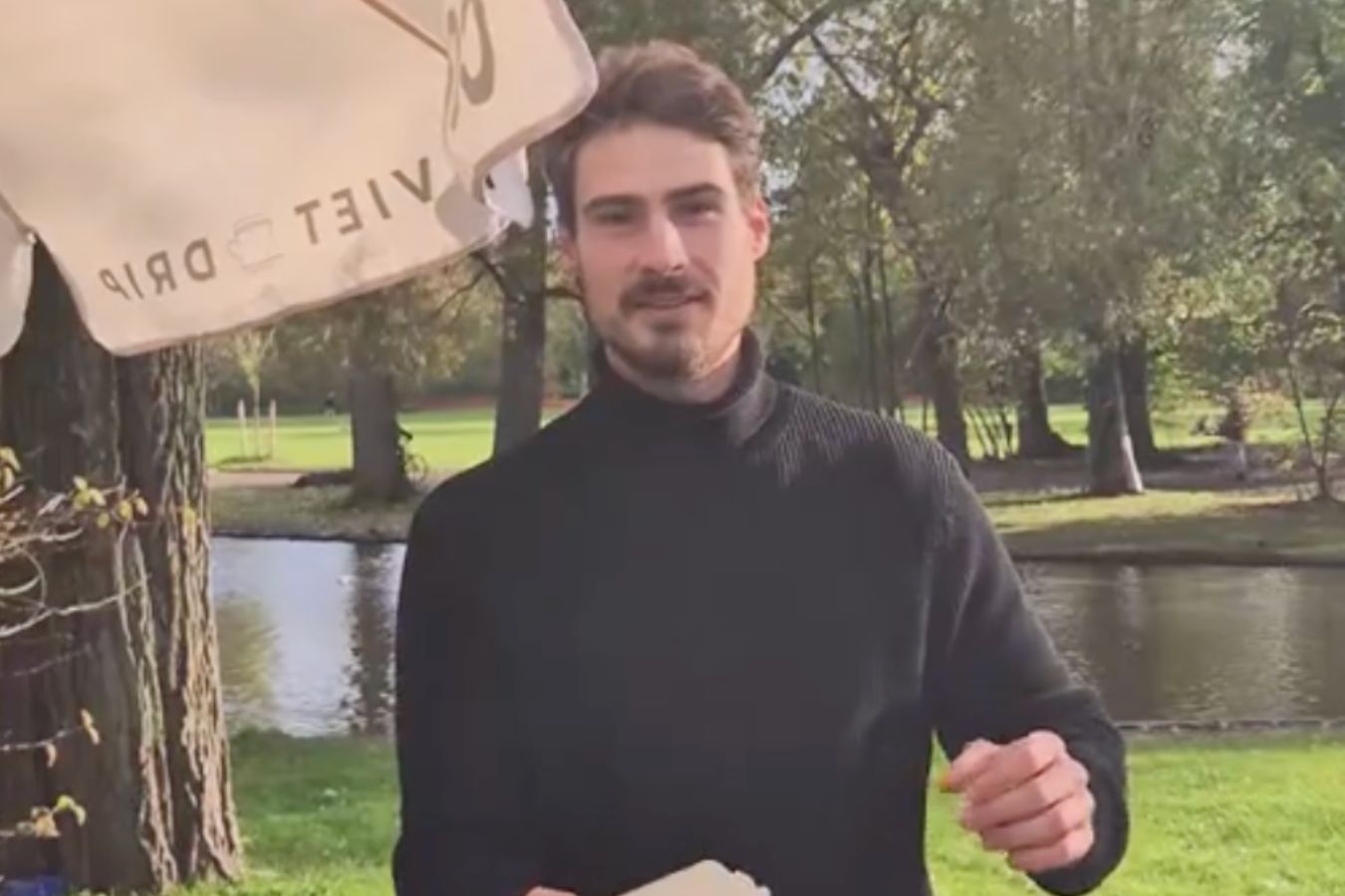 Trai Tay chia se hanh trinh ban ca phe pha phin giua troi Au hinh anh