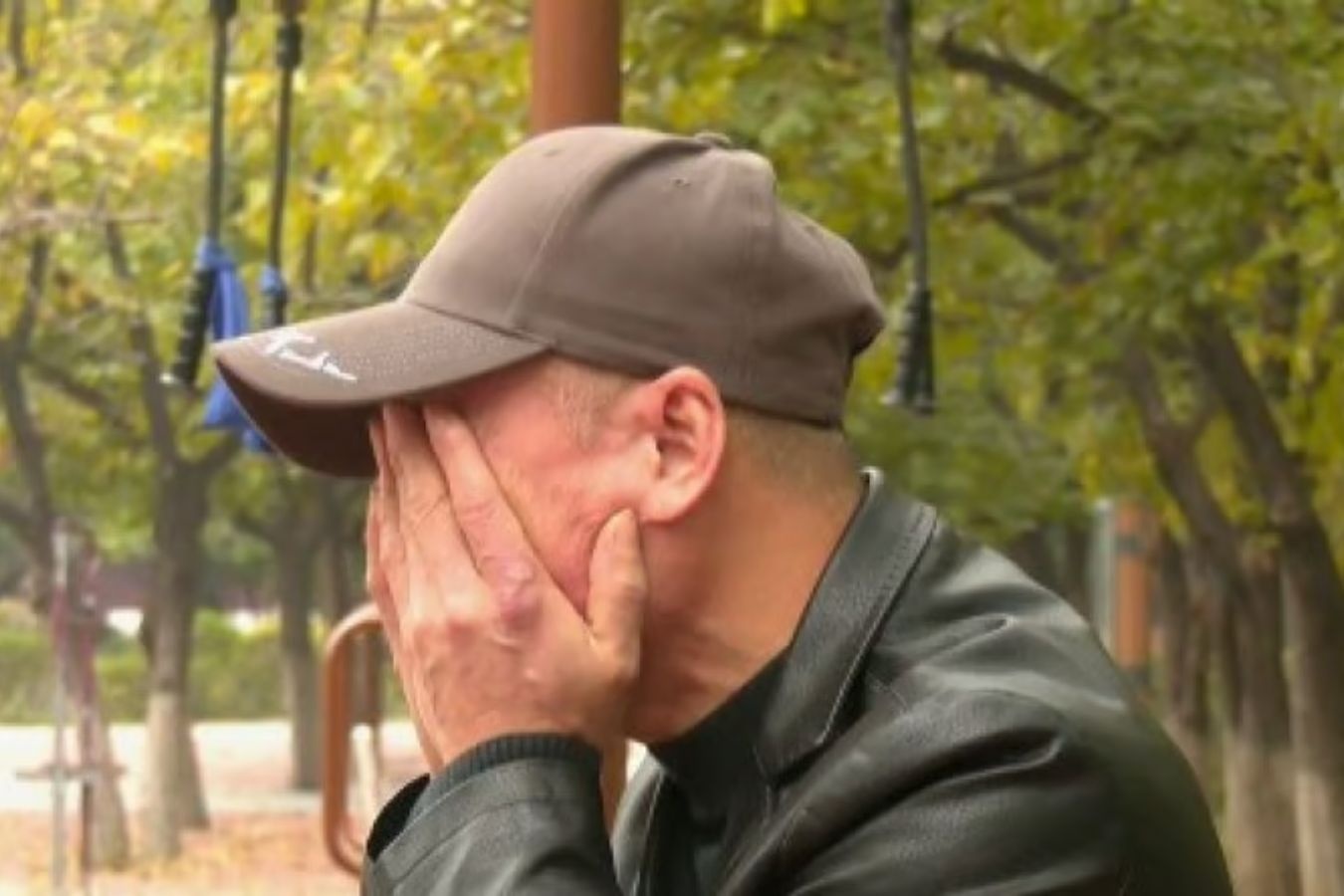 Nguoi dan ong TQ tha thiet tim lai moi tinh dau de tra mon no 20 nam hinh anh