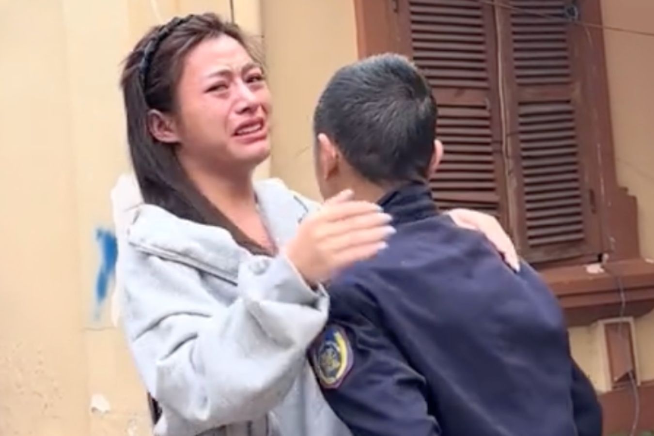 Khoanh khac vo oa cua co gai chuyen gioi khi gap lai bo sau 2 nam hinh anh