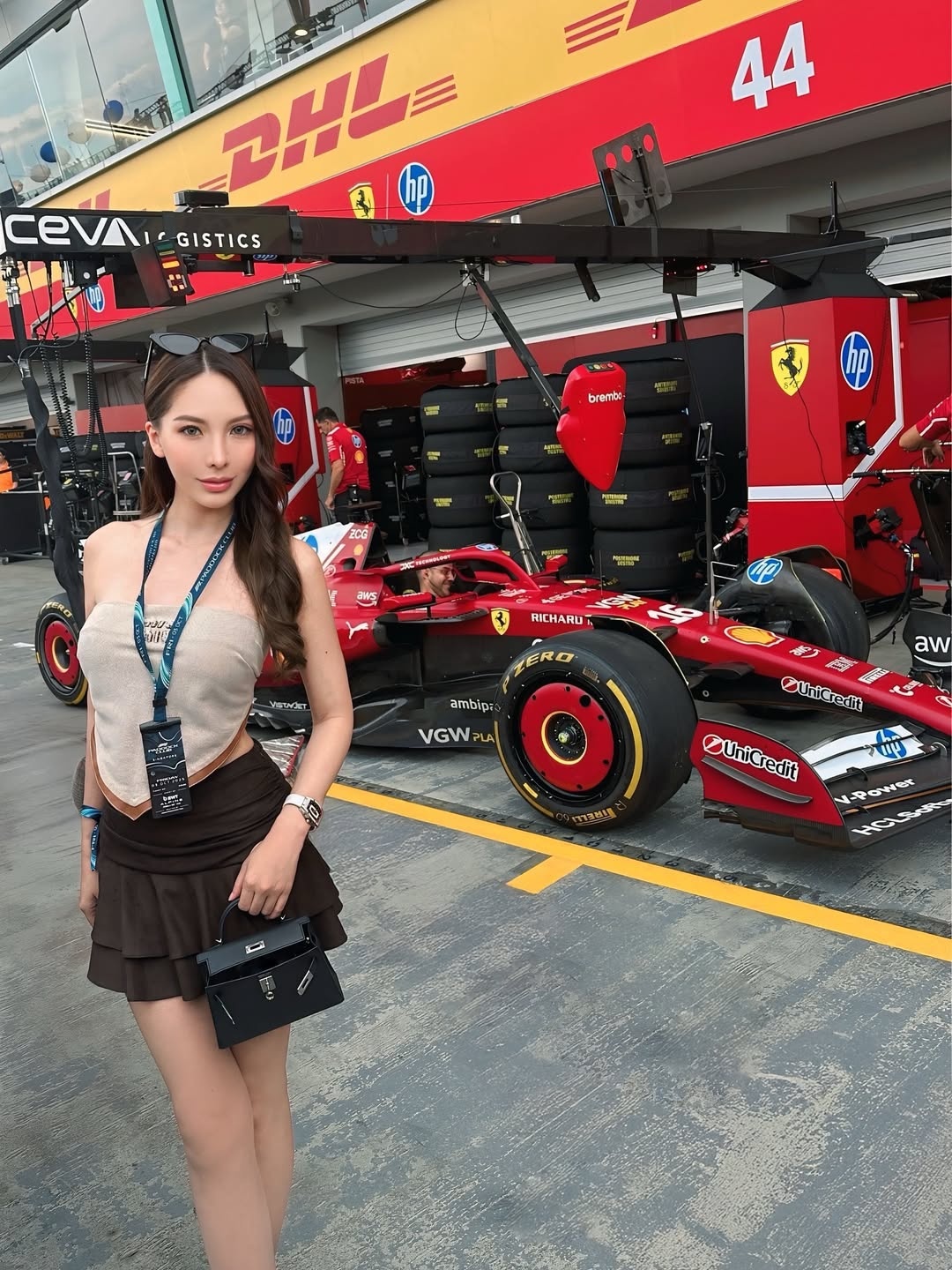 Jinny Chotivichit mat dong ho anh 1