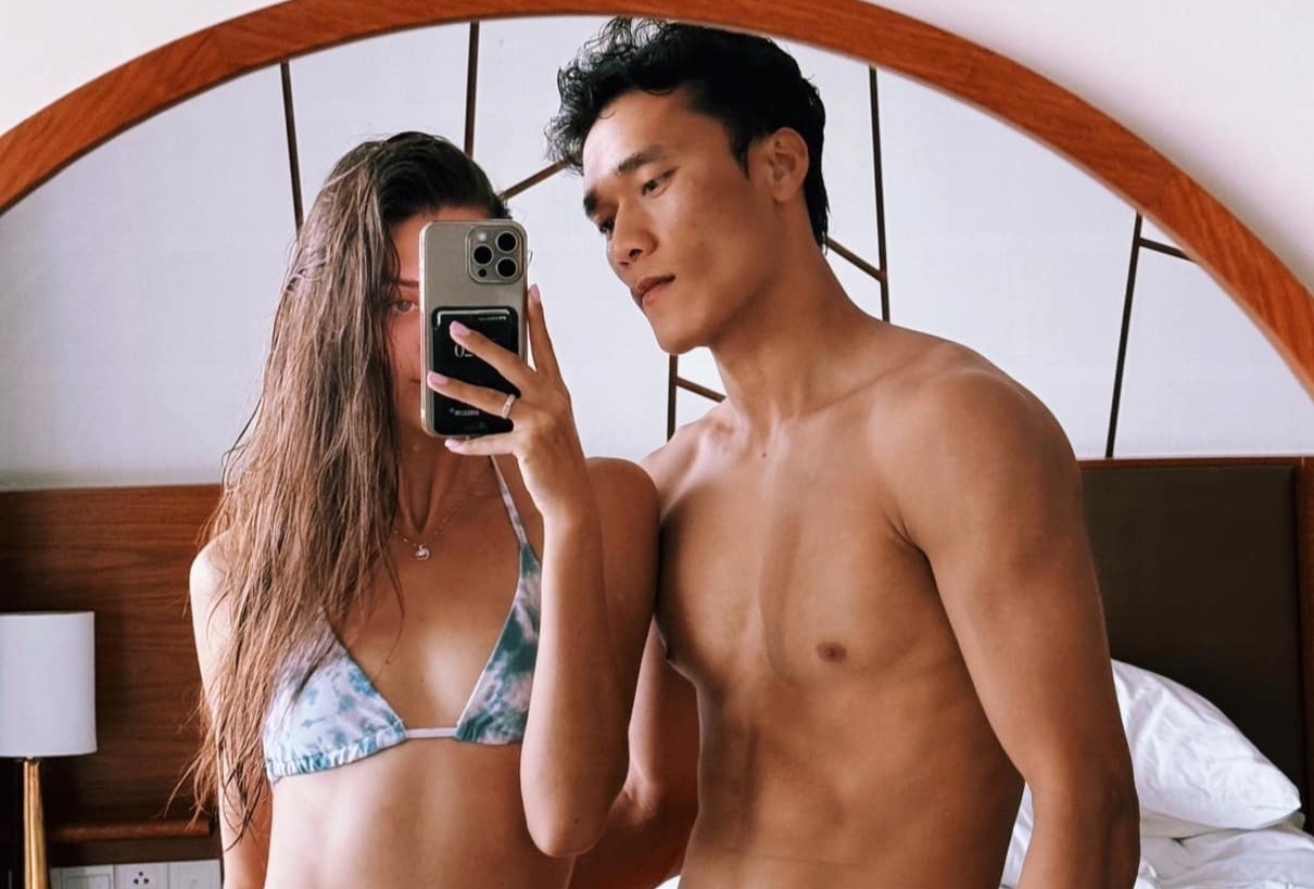 3 cap cau thu - WAG khoe co bap gay sot hinh anh