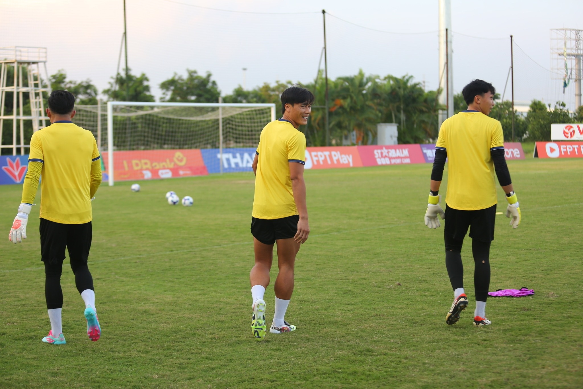 Bui Tien Dung chan thuong anh 2