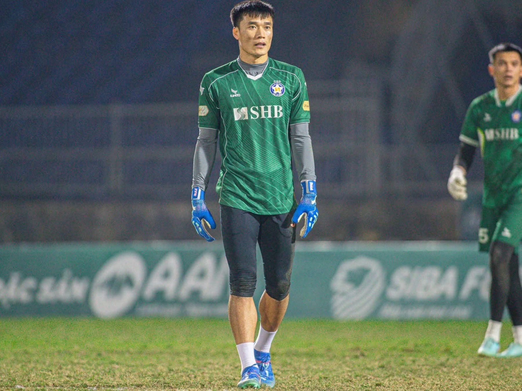 Bui Tien Dung chan thuong anh 7