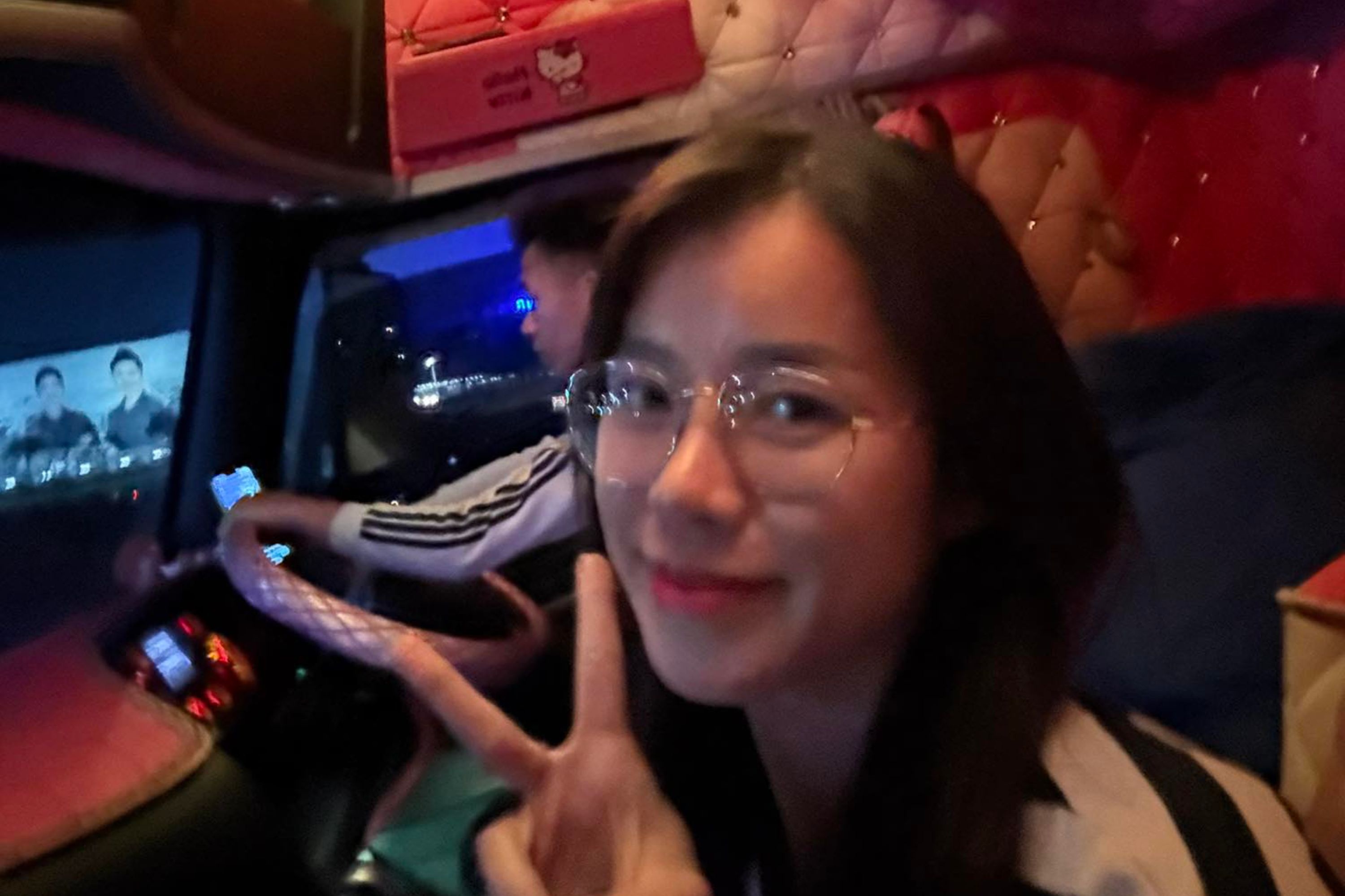 Nu tai xe 9X lai xe cho 45 tan hang xuyen dem vao vung lu Dak Lak hinh anh