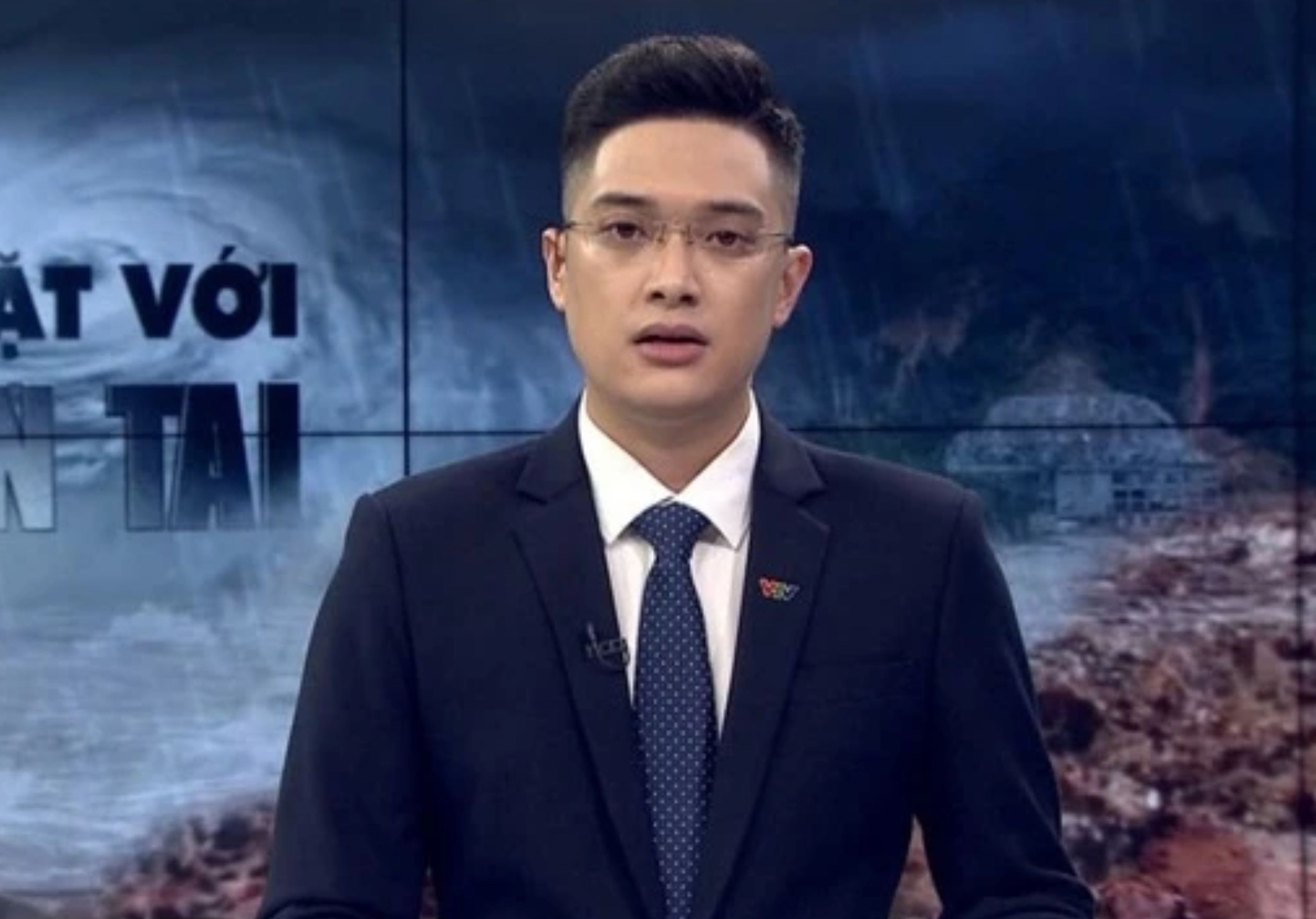 Nam MC tre nhat dan Thoi su 19h la ai? hinh anh