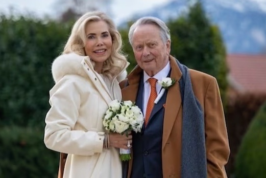 Ong chu Porsche ket hon lan 4 o tuoi 82, vo kem 20 tuoi hinh anh