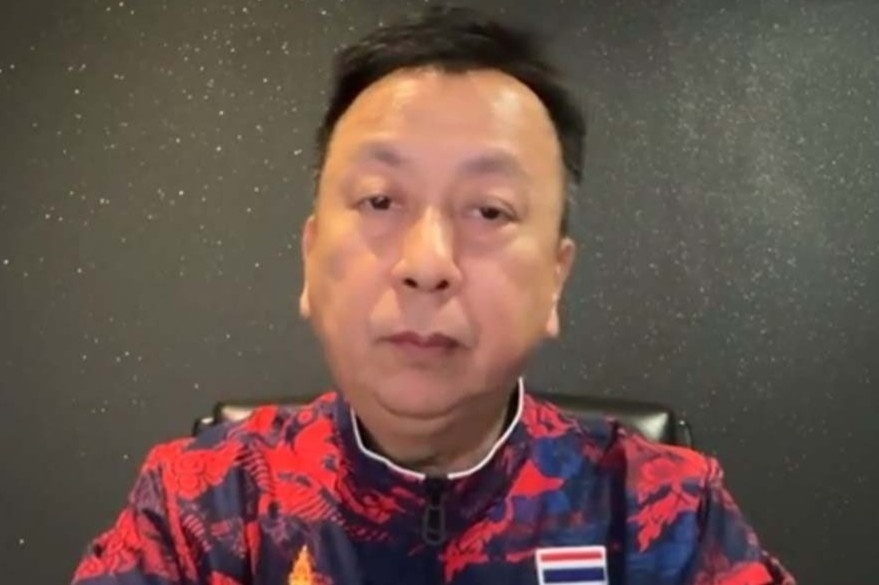 Chu tich Lien doan The thao Dien tu Thai Lan bat khoc hinh anh