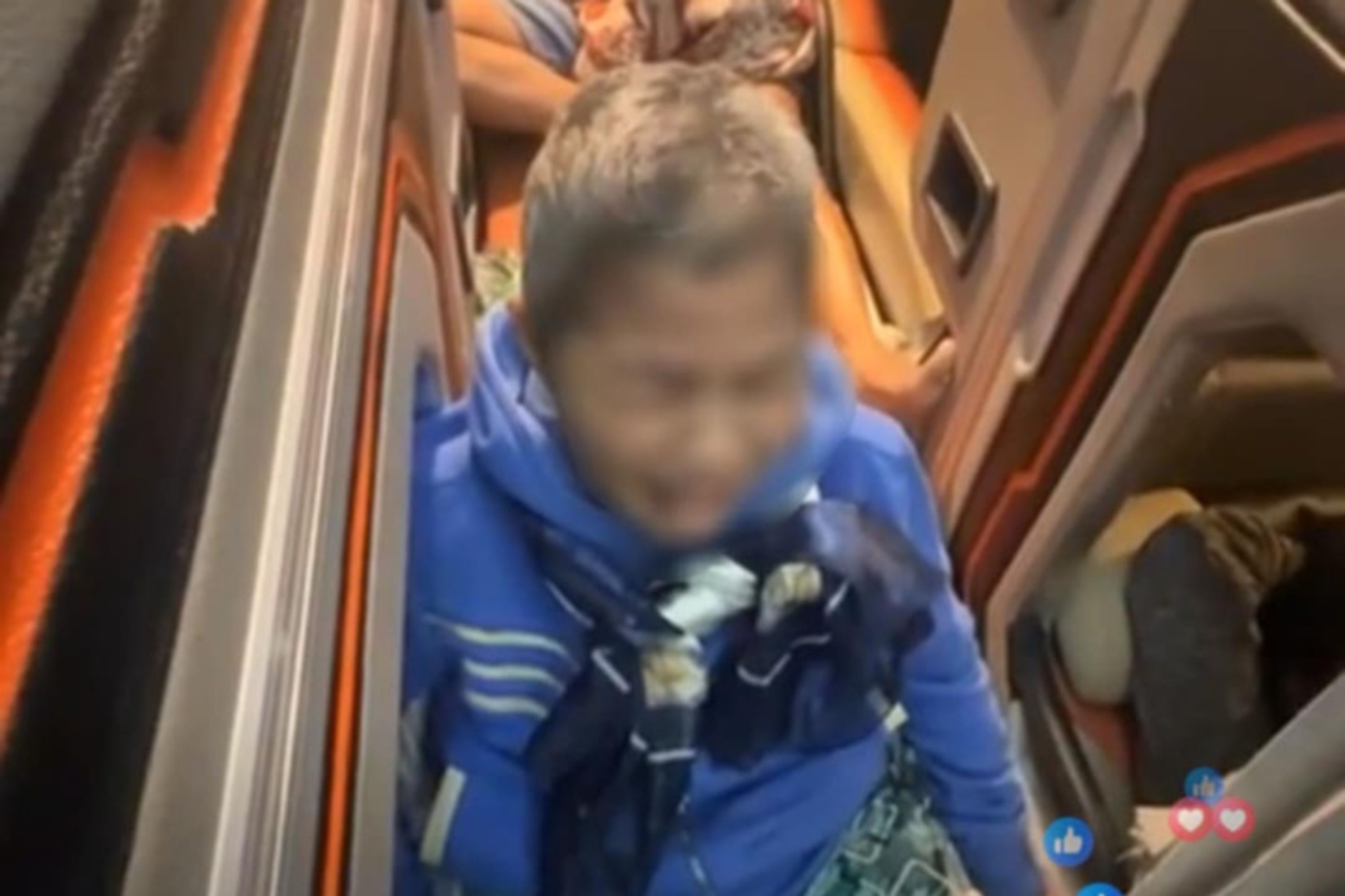 Thuc hu chuyen ba lao khoc nuc no tren xe khach vi bi con gai bo roi hinh anh