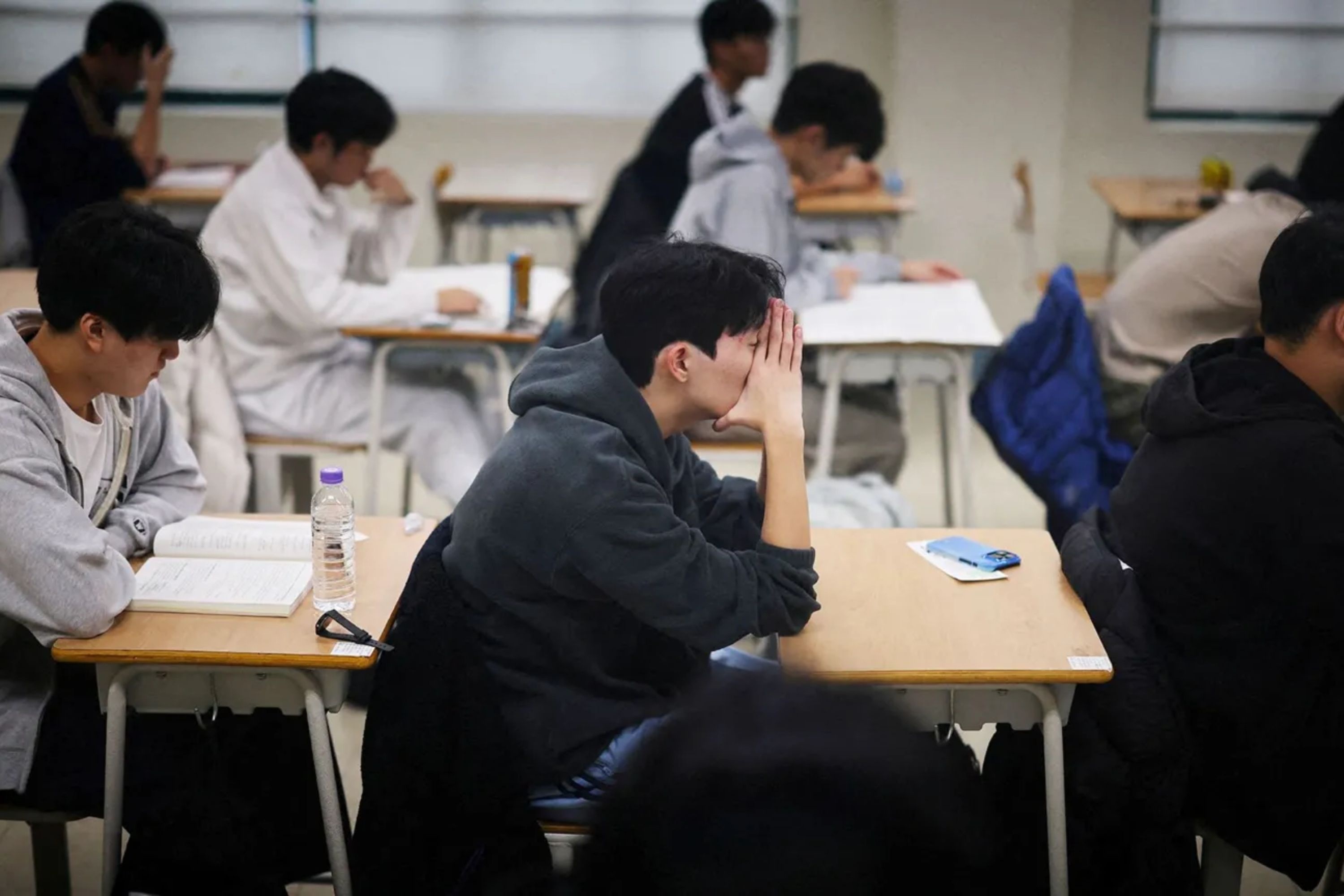 Ban co the vuot qua bai thi tieng Anh 'kho den dien ro' o Han Quoc? hinh anh