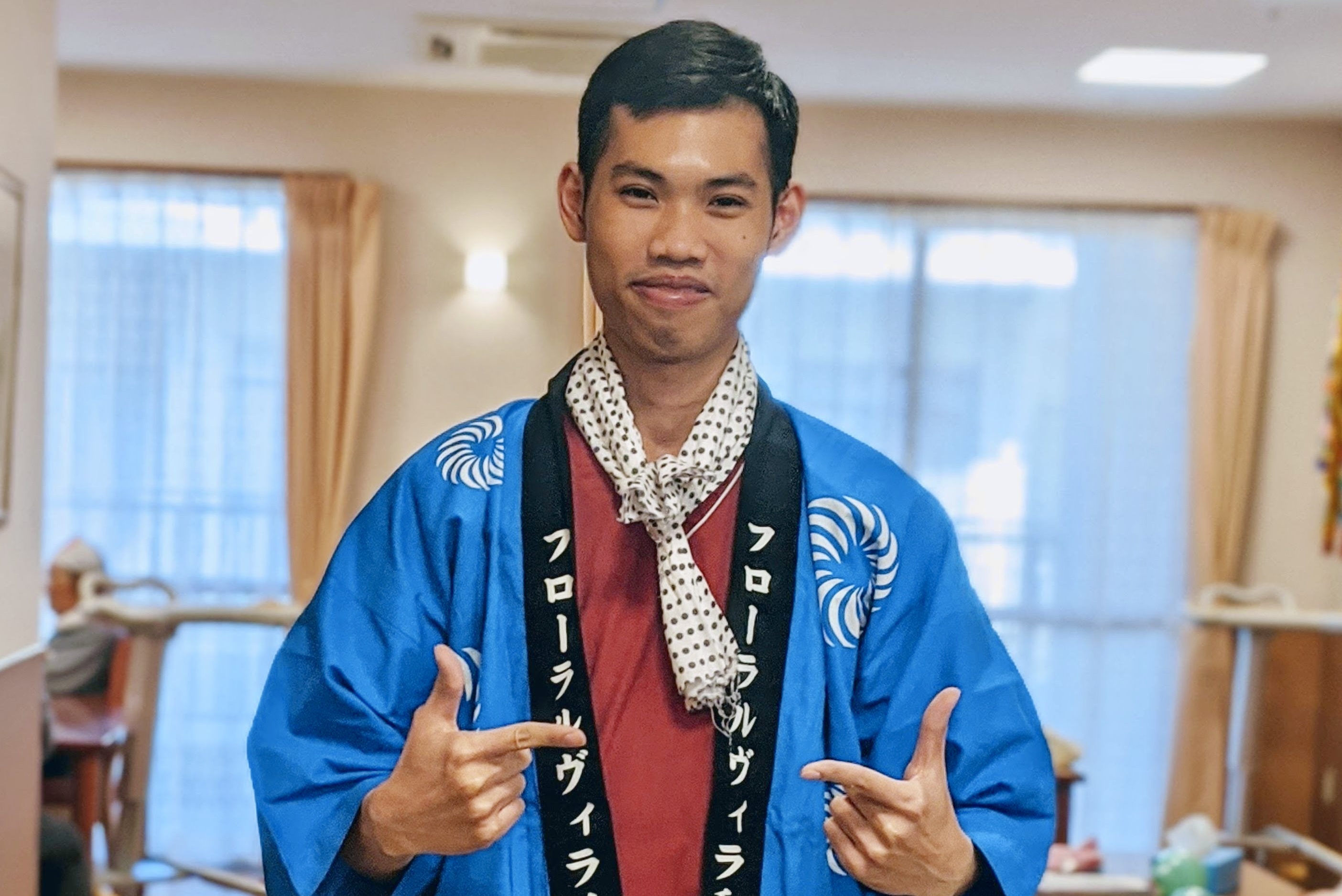 9X Viet lam viec luong cao o Nhat nhung ho ra la bi cao cau, tum toc hinh anh