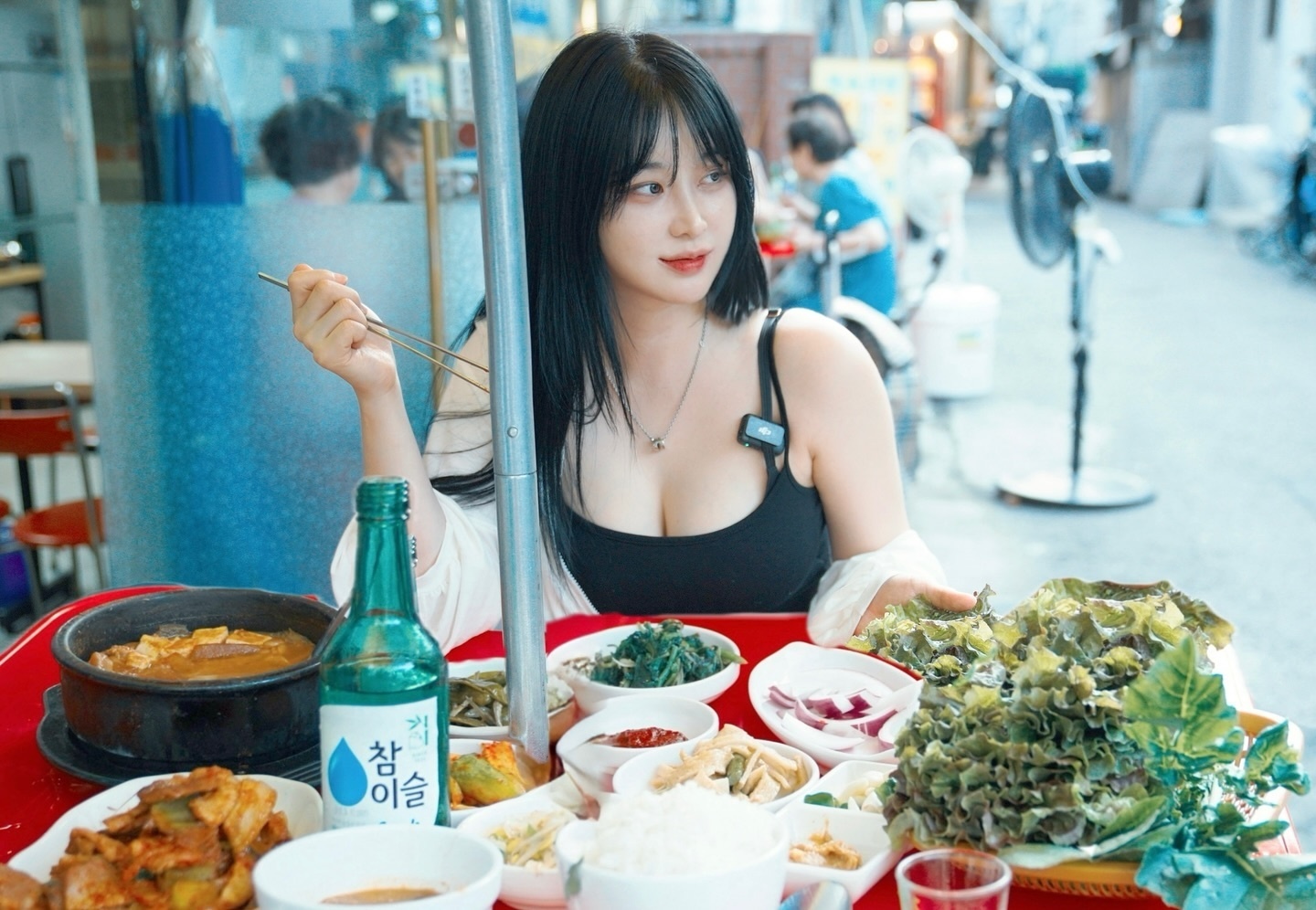 Quoc gia chau A giau co nhung nguoi dan kem hanh phuc hinh anh